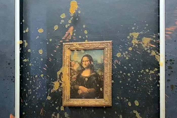 700*467